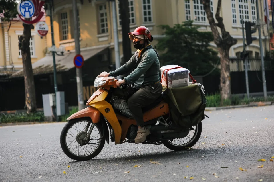 Xe đưa đón công nhân